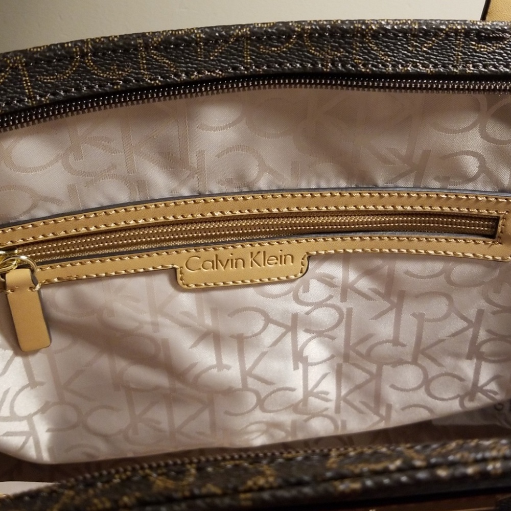 Brand new Calvin Klein hobo 11x14 inches - Picture 2 of 5
